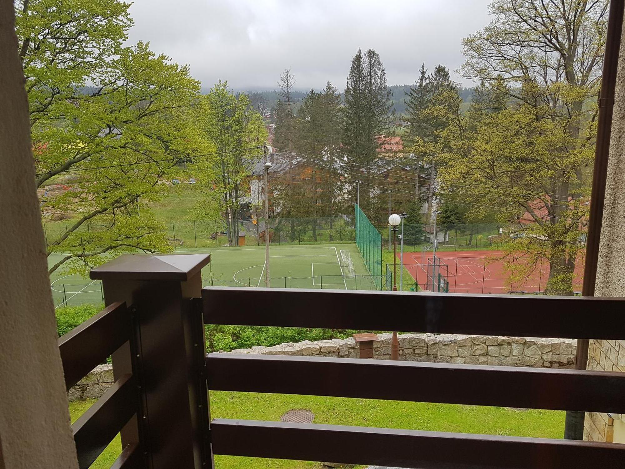 Dom Wczasowy Przy Skalkach Szklarska Poręba Rom bilde